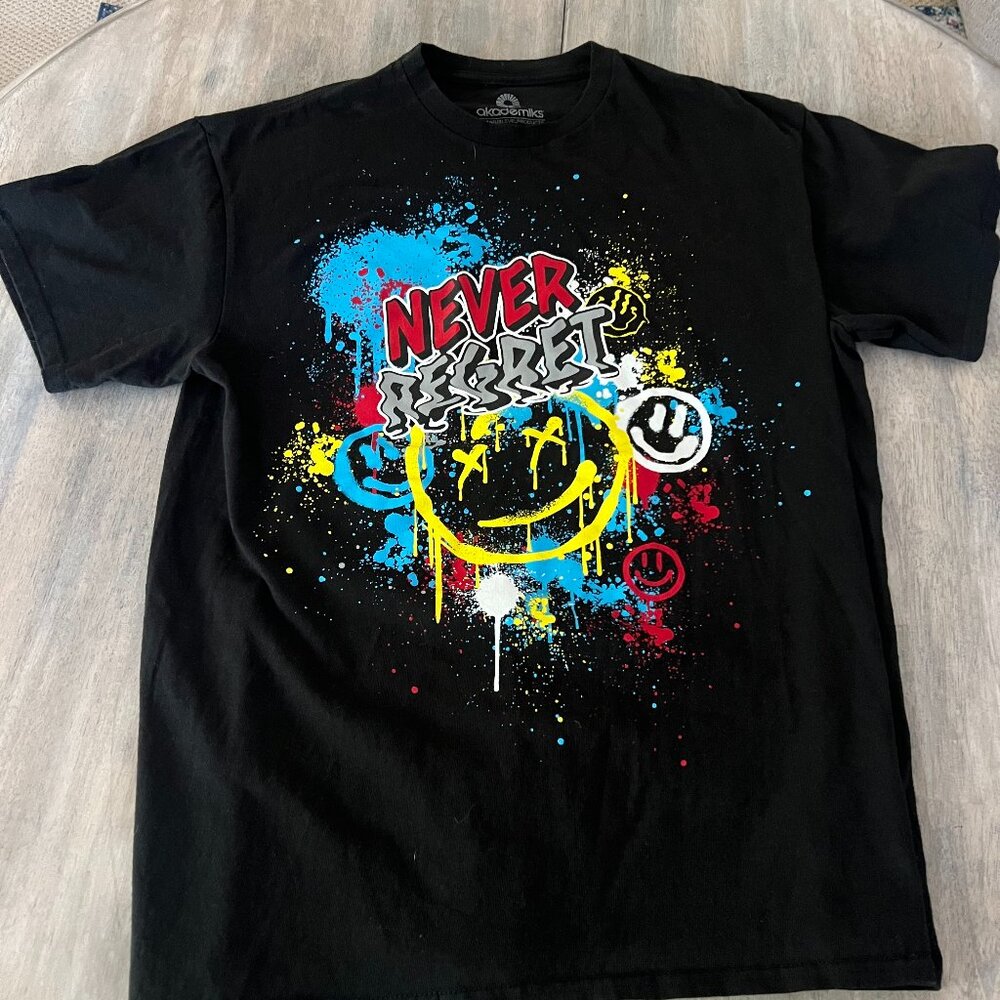 Akademiks Men's L Never Regret Graffiti T-shirt Crew Neck Spray Paint Graphic
